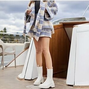 Steve Madden Yairy Chelsea Boots in Bone - Size 6.5